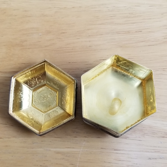 #1150 Vintage Silver Tone Engraved Box - Picture 6 of 15